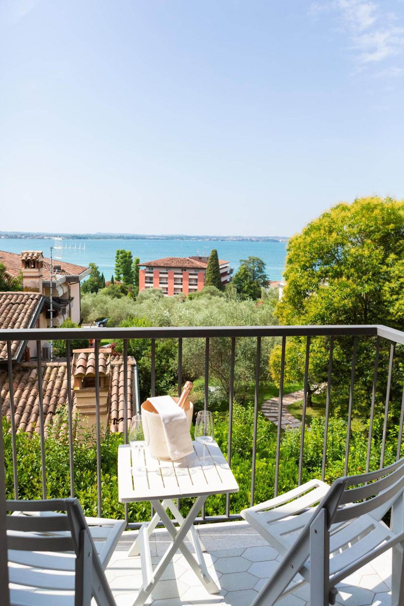 Hotel Villa Maria シルミオーネ エクステリア 写真